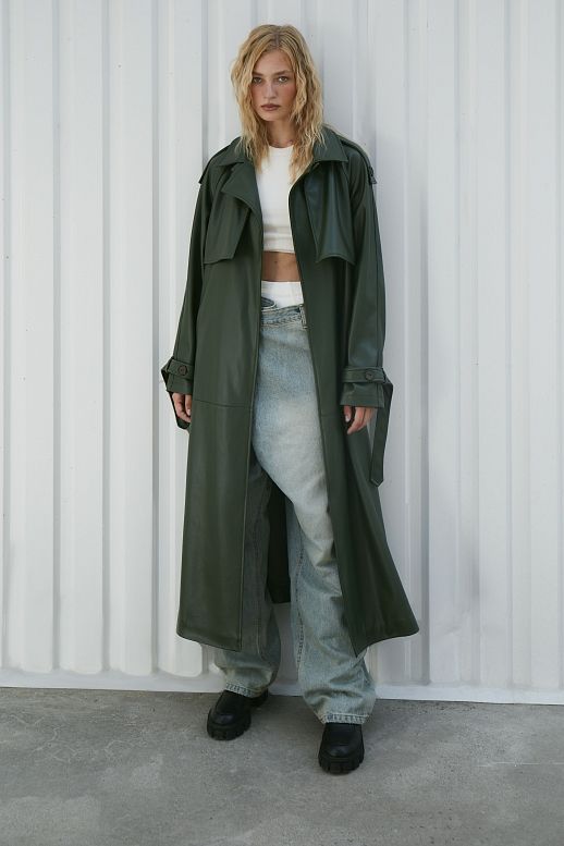 Trencz maxi z eko-skóry na zamszu ciemnozielony