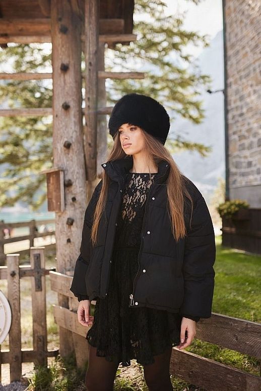 Kurtka puchowa skrócona z zamkiem czarna